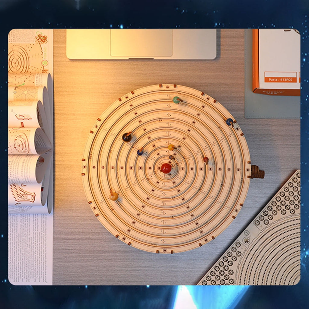 DIY Mechanical Orrery Solar System 3D Wooden Puzzle Kit, 413PCS Planetary Gear DIY Assembly Craft Model with Hand Crank, Rotating Planet Display for Home and Office